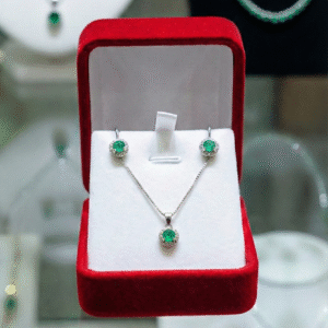 Caja Sorpresa de Dije con Aretes en Plata 925 y Esmeraldas Colombianas