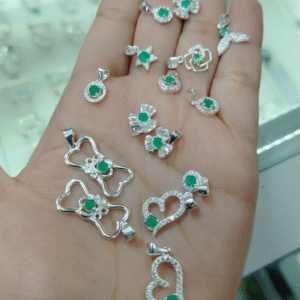 Caja Sorpresa de Dije con Aretes en Plata 925 y Esmeraldas Colombianas